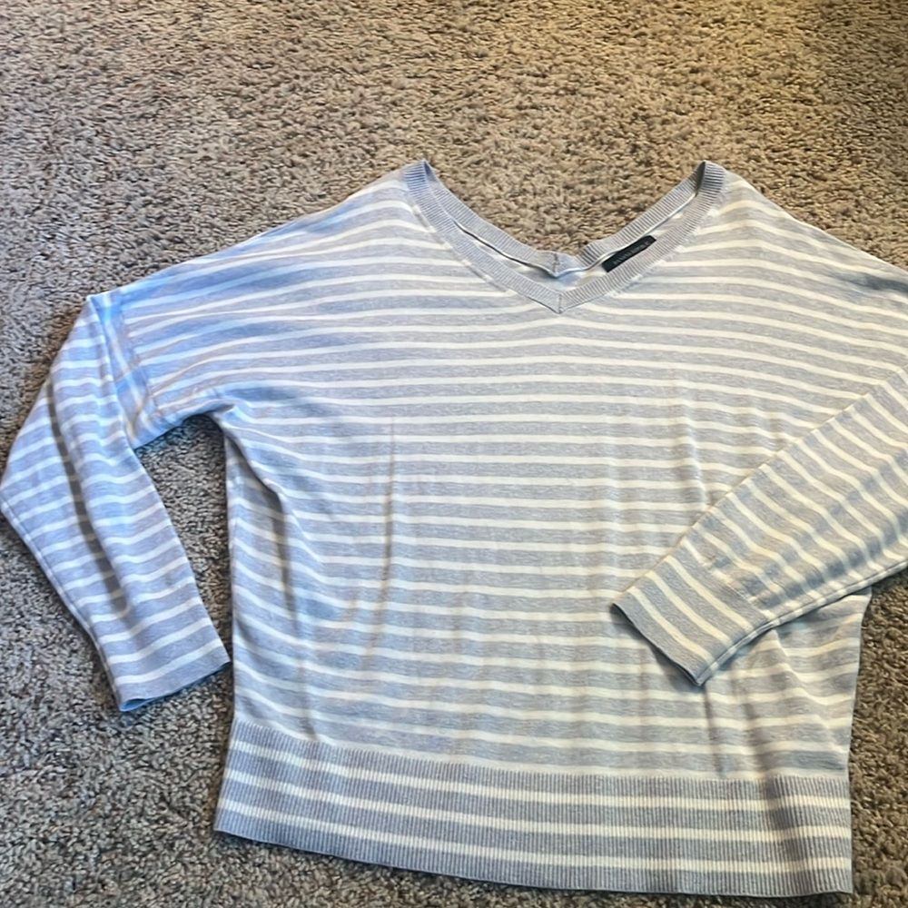 BR lightweight knit sweater